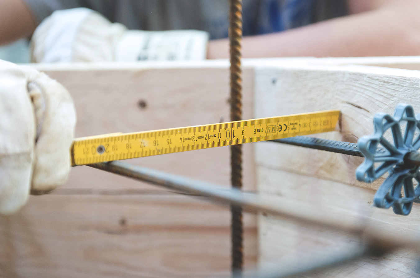 Beton- und Stahlbetonbauer bei der Arbeit