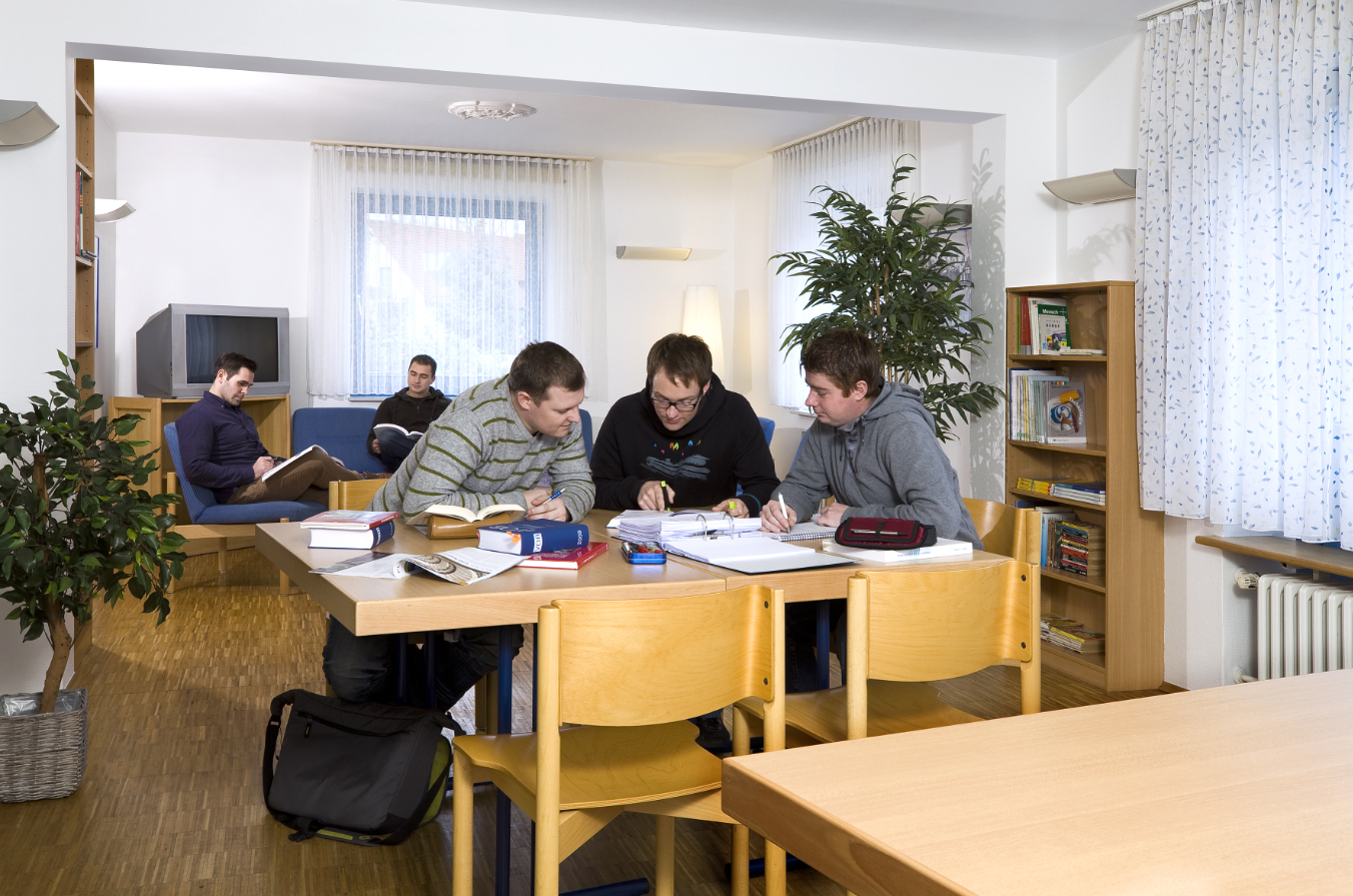 Gästehaus innen Gemeinschaftsraum